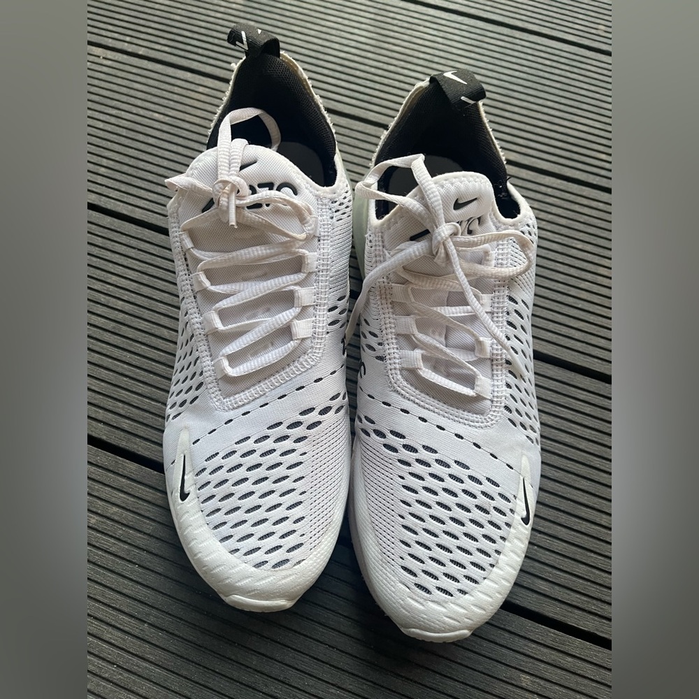 Women’s Nike AirMax 270